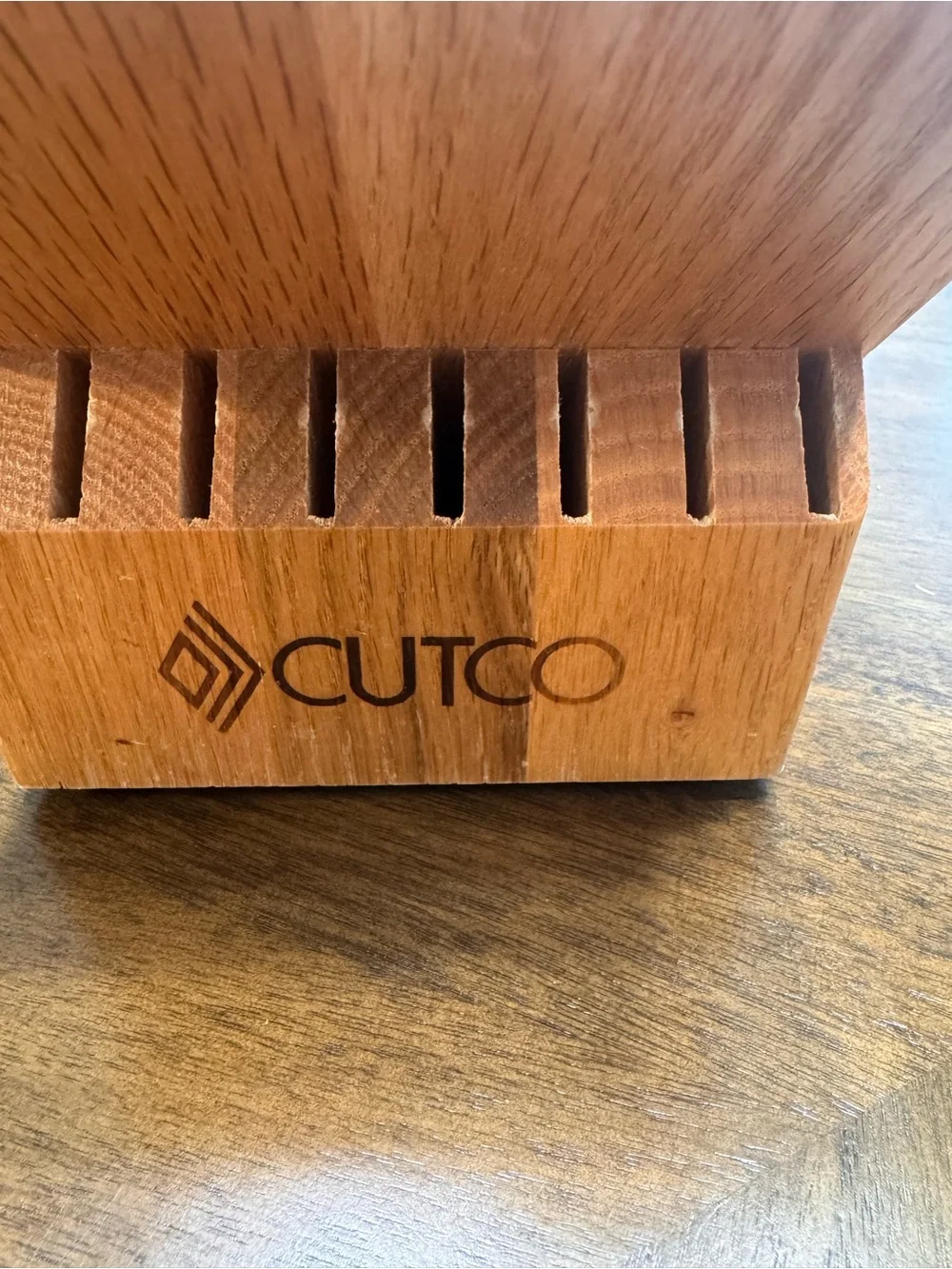 Cutco Homemaker 18 Slot Solid Wood Knife Block in great condition.